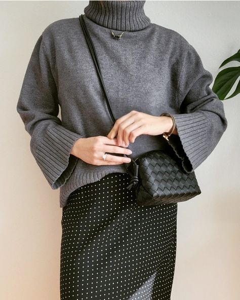 Turtleneck sweater, midi skirt, Bottega Veneta mini loop bag Bottega Mini Loop Bag Outfit, Winter Midi Skirt, Sweater Midi Skirt, Midi Skirt Style, Midi Skirt Winter, Midi Skirts Style, Bag Women, Cloth Bags, Skirt Fashion