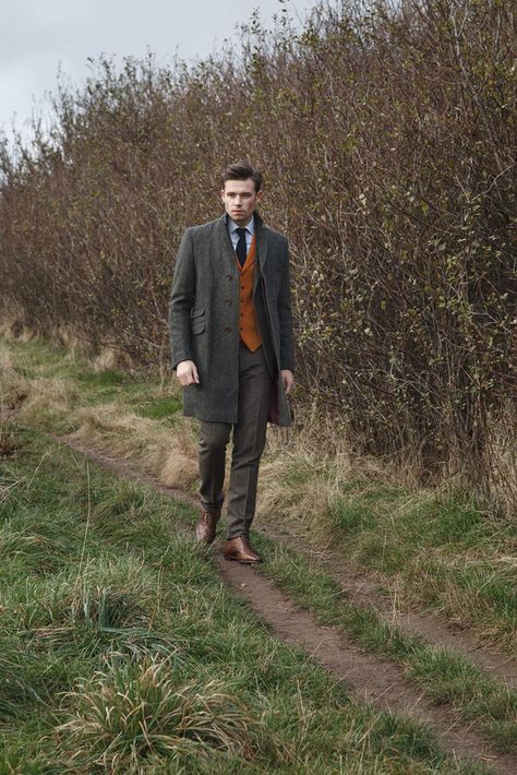 Zach wears the George overcoat in green wide herringbone Harris Tweed, Edward moleskin waistcoat, Martin trousers in brown fine herringbone and Kenneth shirt. Dandy Fashion, Tweed Jacket Outfit, Tweed Clothing, Walker Slater, Tartan Suit, Harry Brown, Tweed Outfit, Harris Tweed Jacket, British Country