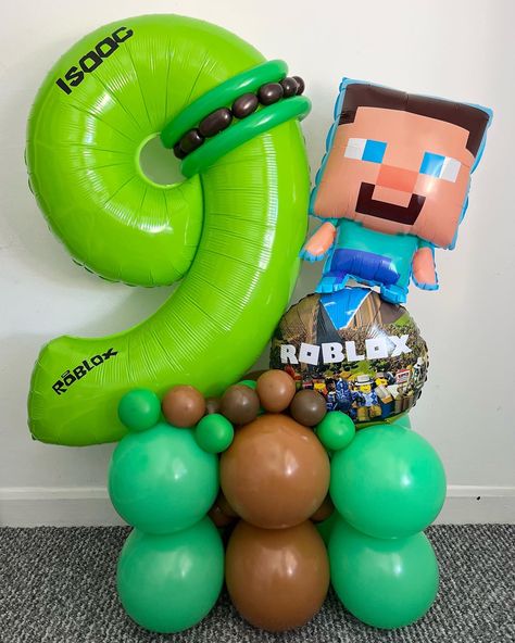 Roblox Balloon Decor, Roblox Balloons, Minecraft Balloons, Roblox Party, Balloon Display, Balloon Arches, Balloon Art, Balloon Arch, 5th Birthday