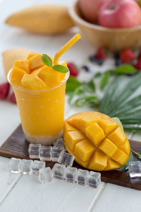 Salsa Mango, Food Photography Fruit, Mango Smoothie Recipe, Smoothie Mango, Mango Cocktail, Mango Milkshake, Recipe Mango, Mango Drinks, Ripe Mango