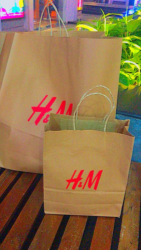 H&m Bag Snap, Hm Shopping Bag Snapchat, H&m Shopping Bag Snapchat, H M Snapchat Story, H&m Snap, Snap Mirror Selfie, Shopping Bags Snapchat Story, Preeti Zinta, Shopping Snap