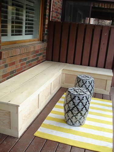 13 Awesome Outdoor Bench Projects, Ideas  Tutorials! • Including this L-shaped storage bench project from 'rambling renovators'. Outside Storage Bench, L Shaped Bench, Diy Bank, Outdoor Bench Seating, Outdoor Storage Bench, Diy Seating, Bench Design, Diy Bench Outdoor, Storage Bench Seating