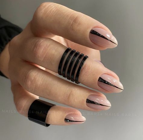 Goth Nails Short, Short Goth Nails, Nail Aesthetic, Unghie Nail Art, Witchy Nails, Gothic Nails, Goth Nails, Minimal Nails, Nail Stuff