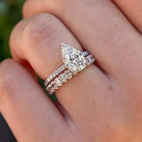 Oval Anniversary Ring, Wedding Ring Sets Vintage, Anniversary Ring Set, Pear Cut Ring, Radiant Engagement Rings, Pear Cut Engagement Rings, Future Engagement Rings, Oval Diamond Ring, Dream Engagement Rings