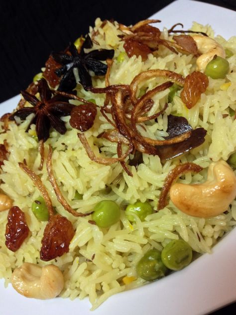 Mutter Pulao Recipe, Whole Spices, Indian Rice Recipes, Indian Rice, Rice Varieties, Pulao Recipe, Younger Sister, Indian Food Recipes Vegetarian, Mean It