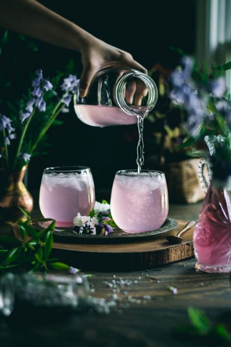 Lavender Lemonade - Love is in my Tummy Plat Vegan, Lavender Lemonade, Low Carb Cookies, Fancy Drinks, Alam Semula Jadi, Non Alcoholic Drinks, Refreshing Drinks, Cocktail Drinks, Mocktails