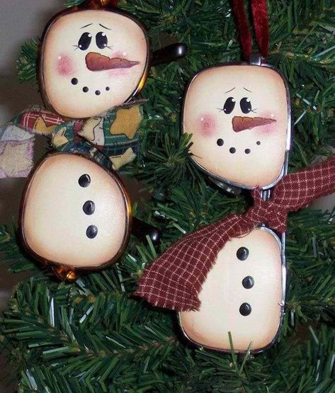 Snowman Sunglasses Ornament Old Sunglasses, Snowmen Ornaments, Navidad Diy, Snowman Crafts, Snowman Ornaments, Noel Christmas, Winter Crafts, Xmas Crafts, Diy Christmas Ornaments