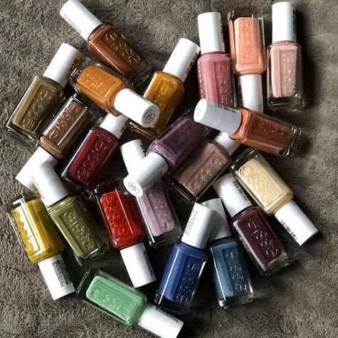 Nail Polish Set Gift, Essie Nail Polish Aesthetic, Nail Polishes Aesthetic, Nail Polish Bottles Aesthetic, Nail Polish Collection Aesthetic, Chipped Nail Polish Aesthetic, Nails Polish Aesthetic, Nail Polish Aesthetic, Mail Polish