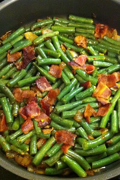 Recipe For Green Beans, Green Beans And Bacon, Green Bean Side Dish Recipes, Green Vegetable Recipes, Beans And Bacon, Green Bean Dishes, Green Beans Side Dish, Thanksgiving Food Sides, Pasta Vegetariana