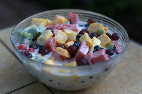 Colombian Fruit Salad - Home - burgh baby Colombian Fruit Salad, Fruit Desert, Homemade Buns, Quick Dessert Recipes, Fruit Yogurt, Colombian Food, Quick Easy Desserts, Fruit Salad Recipes, Baked Dessert Recipes