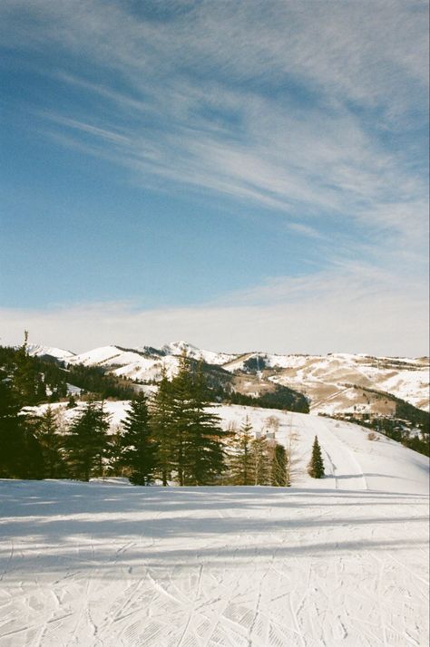 #deervalley #utah #skiutah #skiing #ski #winter #aesthetic #film #filmphotography #filmcamera #composition #photography #travel #travelblog #travelphotography #traveltips #travelinspo #traveling Utah Winter Aesthetic, Aspen Trip, Skiing Photography, Deer Valley Utah, Ski Pictures, Winter Dream, Snow Aesthetic, Utah Skiing, Aesthetic Film