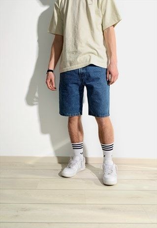 Skater+denim+shorts+dark+blue+jeans+men+vintage+90s+Y2K+ Blue Denim Shorts Outfit, Blue Jean Shorts Outfit, Shoes With Shorts, Blue Jeans Men, Menswear Streetwear, School Swag, Jean Short Outfits, Denim Shorts Outfit, Mens Shorts Outfits