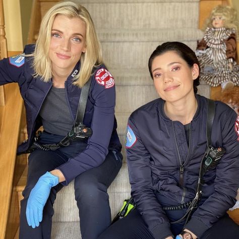 Emt Clothes, Chicago Fire Brett, Chicago Fire Cast, Kara Killmer, Tracy Spiridakos, Chicago Fire Department, Riverdale Cheryl, Fire Training, Female Cop