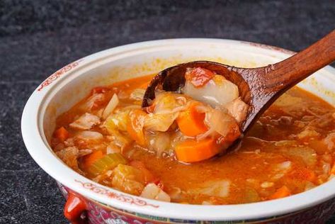 This classic, hearty Hong Kong café soup warms you to your toes! Made With Lau, Eggplant With Garlic Sauce, Borscht Soup, Chinese Family, Cooking Chinese Food, Stir Fry Ingredients, Pan Fried Salmon, Pork Soup, Recipe Drawing