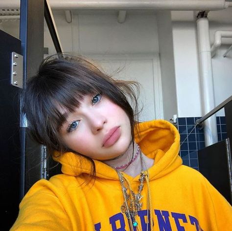 Instagram Grunge, Malina Weissman, Cute Bangs, Hot Haircuts, Penteado Cabelo Curto, 짧은 머리, Trending Haircuts, Beauty Makeup Tips, Grunge Hair