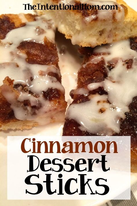 Are you looking for an amazing recipe for cinnamon dessert sticks? With only some pizza dough, sugar, butter, and cinnamon, they're FRUGAL, EASY, and TASTY! via @www.pinterest.com/JenRoskamp Cinnamon Pizza, Cinnamon Sugar Pizza, Frugal Kitchen, Cinnamon Desserts, Pizza Sticks, Diy Cinnamon, Lemon Blueberry Bread, Blueberry Bread, Cinnamon Recipes