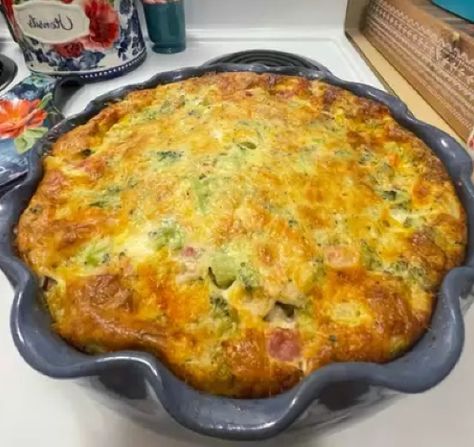 Easy Ham Quiche (crustless) Quiche Crustless, Ham Quiche, Homemade Bisquick, Asparagus Casserole, Ham Dinner, Easy Quiche, Leftover Ham Recipes, Easy Ham, Quiche Dish