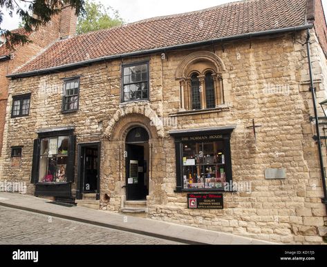 Download this stock image: Norman House - Medieval Town House, Steep Hill, Lincoln - KD17J5 from Alamy's library of millions of high resolution stock photos, illustrations and vectors. Monadnock Building, Poor Medieval House, Norman Conquest Of England, Norman Architecture, Norman Castle, Town House, Medieval Town, Historical Architecture, Lincoln