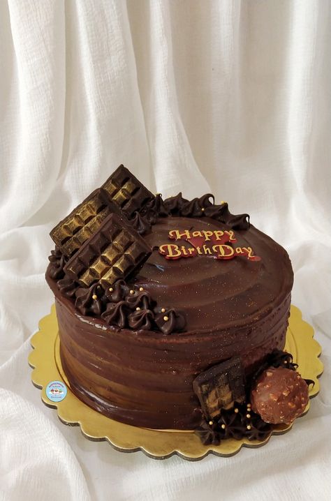 Dark Chocolate Cake Design, Truffle Cake Designs, Truffle Cake Decoration, Chocolate Truffle Cake Designs, Truffle Cakes, Choco Truffle Cake, Chocolate Cake Images, Basic Chocolate Cake, Topper Kue