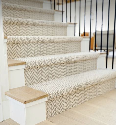 Stairs Wall Design, Stairs Decor Ideas, Best Carpet For Stairs, Small Stairs, Stairs And Hallway Ideas, Storage Stairs, Stairs Decor, Carpet Staircase, Entryway Stairs