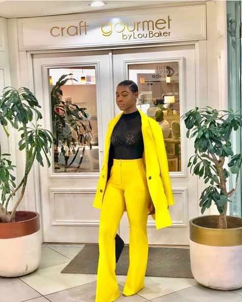 Power suit @kefilwe_mabote ➖➖➖➖➖➖➖➖➖➖➖➖➖➖➖➖➖➖➖➖➖➖➖ . . .… Black And Yellow Outfit Classy, Accountant Attire, Black And Yellow Outfit, Power Suits For Women, Slay Fashion, Stylish Black Women, Yellow Board, Pearls Fashion, Artist Ideas