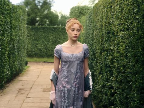 Daphne [Bridgerton screencaps | 1x07 | Phoebe Dynevor] Daphne Bridgerton Dress, Phoebe Dynevor Bridgerton, Bridgerton Screencaps, Bridgerton Blue, Daphne Bridgerton, Phoebe Dynevor, Daphne Dress, Regency Fashion, Diamond Dress