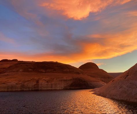 Lake Powell Sunset, Lake Powell Aesthetic, Lake Powell Arizona, Arizona Aesthetic, Lake Swimming, Utah Lakes, Aesthetic Sunset, Lake Powell, Background Aesthetic