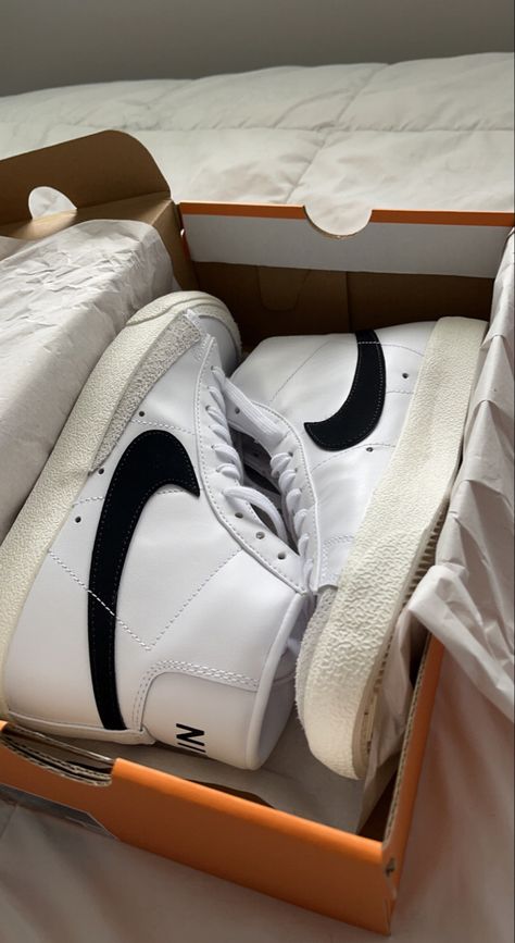 #nikeblazers #nike #shoes Nike Blazers Aesthetic, Nike Blazer Aesthetic, 2025 Wishlist, Tennis Nike, Nike Gym Shoes, Nike Blazers, Man Outfit, Shoes Girl, New Bike