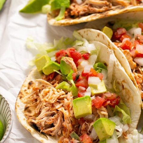 Slow Cooker Chicken Tacos - Real Food Whole Life Summer Slow Cooker Recipes, Slow Cooker Shredded Chicken, Lime Chicken Tacos, Slow Cooker Chicken Tacos, Shredded Chicken Tacos, Weight Watcher Meals, Chicken Taco Recipes, Weight Watchers Chicken, Ww Meals