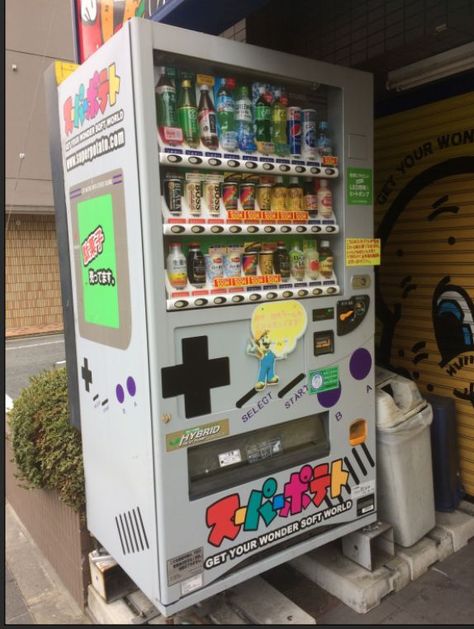 Cool Vending Machine Ideas, Japanese Vending Machines, Japanese Neighborhood, Vending Machines In Japan, Soda Machines, Machining Projects, Japanese Pop Culture, Vending Machines, Japan Culture