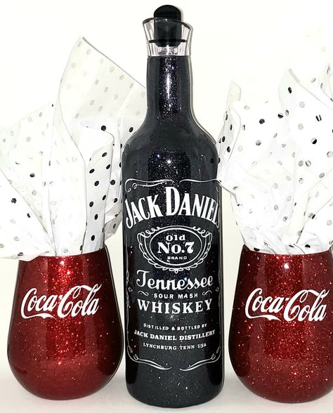 Wine Bottle Tumbler Sets, Wine Tumbler Set Ideas, Tumbler Gift Set Ideas, Wine Tumbler Gift Set, Cookie Crafts, Painted Tumblers, Fabric Tumblers, Glitter Wine Bottles, Wine Decanters