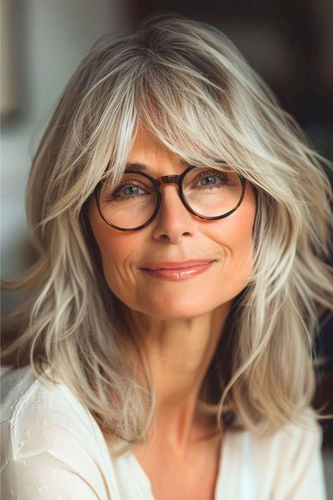 Bangs For Older Women With Long Hair And Glasses, Over 50 Haircuts Medium Lengths, Long Hair With Bangs And Glasses, Diamond Face Shape Hairstyles, Bangs And Glasses, Haircuts For Medium Length Hair, Old Hairstyles, Colored Curly Hair, Makijaż Smokey Eye