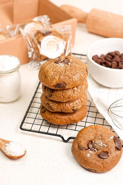 Chocochip Cookies photography productphotographer foodphotographer foodpic cookiesphotography Cookie Photography Colorful, Cookies Photography Ideas Photo Shoot, Cookies Photography Styling, Cookies Photoshoot, Cookie Photoshoot, Chocochip Cookies, Food Photography Cake, Cookies Photography, Golden Cookie