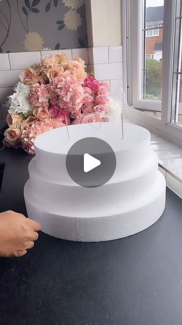 Simple 2 Tier Wedding Cake, Faux Wedding Cake, Fake Wedding Cake, Fake Wedding Cakes, Wedding Cake Videos, Cake Dummy, Fake Wedding, Wedding Cake Table, Fake Cake