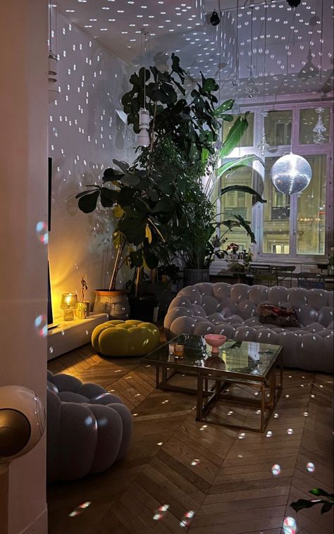 Cozy Hangout Room, High Ceiling Ideas, Maximalist Apartment, Deco Studio, Dream Apartment Decor, Future Apartment Decor, Dreamy Room, Apartment Decor Inspiration, Dream Apartment