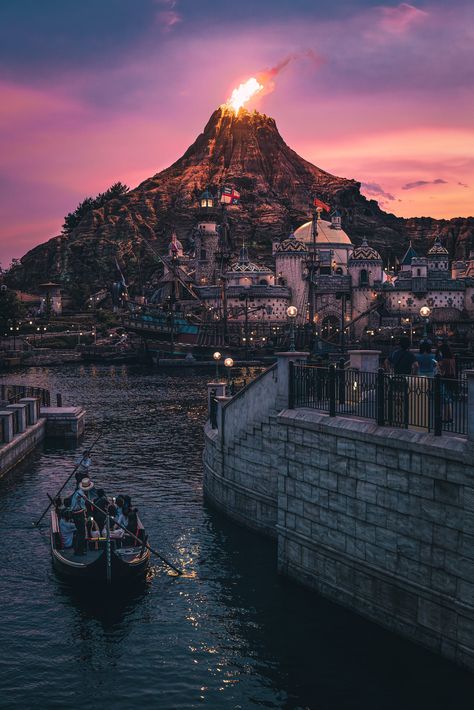 Disney Tokyo, Disney World Rides, Public Architecture, Disney Sea, Sea Photography, Tokyo Disney Sea, Disney Day, Disney Photos, Tokyo Disneyland