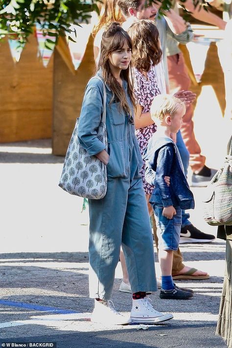 Update your off-duty wardrobe like Dakota with a boilersuit by BDG #DailyMail Dakota Johnson Street Style, Dakota Style, Dakota Johnson Style, Vlasové Trendy, Chris Martin, Kleidung Diy, June 16, Celebrity Street Style, Dakota Johnson