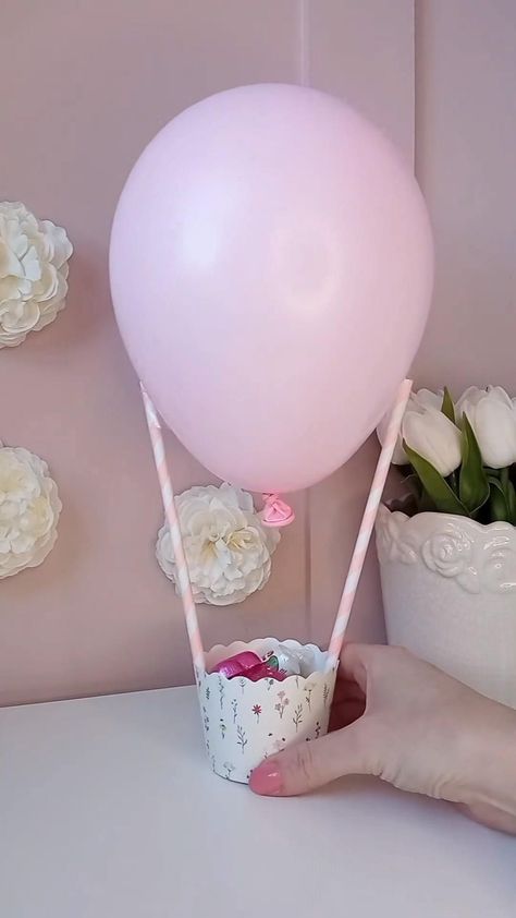 Air Ballons Decoration Party Ideas, Christmas Return Gift Ideas, Paper Balloon Craft, Diy Birthday Return Gifts For Kids, Hot Air Balloon Favors, Birthday Gift Decoration Ideas, Ballon Crafts Ideas, Diy Decor For Birthday, Ballon Gifts Ideas