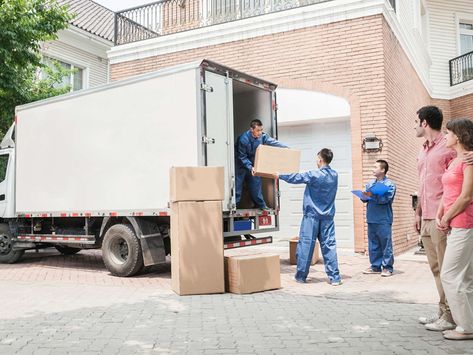 Here are some tips to choose the right moving company in Greensboro, NC. Read More! Moving Van, House Movers, House Moving, Best Movers, Professional Movers, Moving Long Distance, Packing Services, Removal Company, Relocation Services