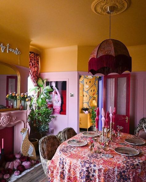 Pink Walls And Ceiling, Yellow And Pink Walls, Pink Yellow Room, Pink And Yellow Room, Maximalist Dining Rooms, Pink And Yellow Bedroom, Colourful Ceiling, Coloured Ceiling, Pink Dining Room