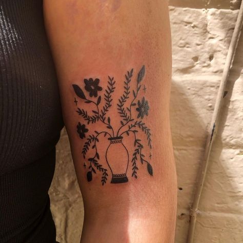 Square Tattoo Frame, Plant Pot Tattoo, Flowers In A Vase Tattoo, Vase Tattoo Simple, Flowers In Vase Tattoo, Lucy Garland, Flower Vase Tattoo, Figure Tattoo, Grandparents Tattoo