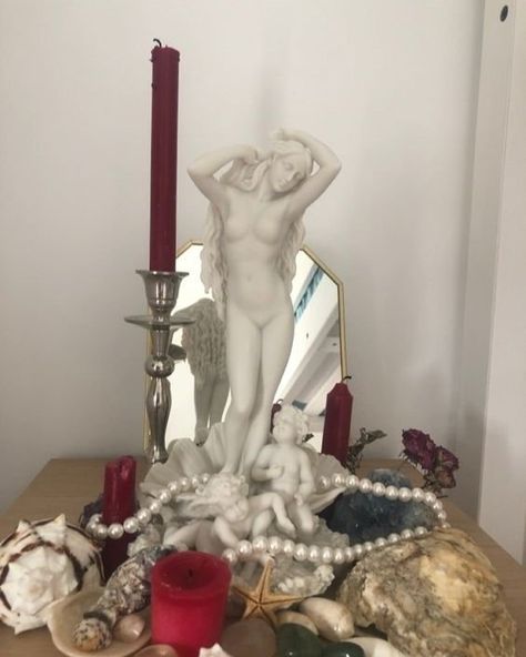 Birth Of Venus Aesthetic Decor, Aphrodite Bathroom, Venusian Aesthetic, Mermaid Trinkets, Venusian Energy, Venus Altar, Venus Roses, Aphrodite Altar, Greek Goddess Aphrodite