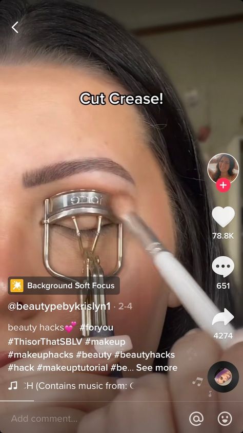 This Eyelash Curler Beauty Hack Is Going Viral On TikTok | Glamour UK Eyelash Curler Makeup Hack, Eye Makeup With Eyelash Curler, Eyelash Curler Hacks Eyeshadow, Cut Crease For Hooded Eyes, Eyelash Curler Eyeshadow Hack, Eyelash Curler Hacks, Eyelash Curler Tips, Euphoric Makeup, Eye Curler