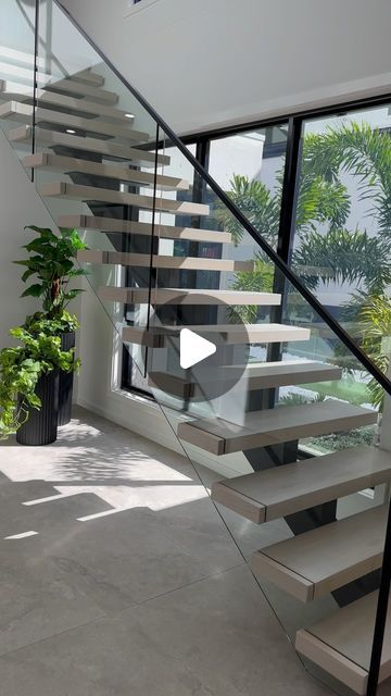 Susanna Tolo on Instagram: "How fabulous is a floating staircase 😍. Especially one that overlooks an outdoor garden…so much wonderful light streaming in!. I can’t wait to share more of the “Miami 45” by @neptunehomes 🏠. Display hole now open at Skyridge Estate on the Gold Coast). . . . #neptunehomes #floatingstaircase #staircasedesign #skyridgeestateqld" Floating Staircase Modern, Outdoor Staircase Design, Glass Staircase Ideas, Glass Staircase Design, Floating Stairs, Glass Staircase, Floating Staircase, Modern Staircase, Staircase Design