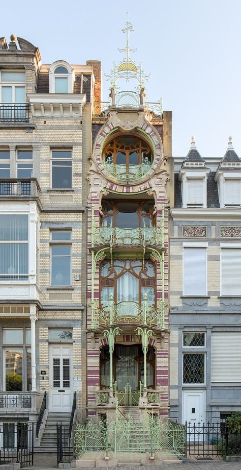 Beaux Arts Architecture Interior Design, Art Nouveau Building, Gehry Architecture, Edwardian Architecture, France Architecture, Building Inspiration, Building Concept, Art Nouveau Architecture, Architecture Ideas