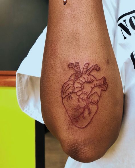 Black Activist Tattoos, Brown Ink Tattoo On Brown Skin, Brown Tattoos On Brown Skin, Red Tattoo On Brown Skin, Red Tattoo On Dark Skin, Red Ink Tattoos On Black People, Red Tattoo On Black Women, Tattoo On Black Skin, Human Heart Tattoo