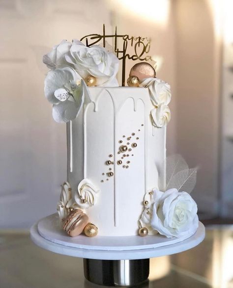 Comunion Cake, Modern Birthday Cakes, Graduation Party Cake, Russian Cakes, White Birthday Cakes, 60th Birthday Cakes, Elegant Birthday Cakes, Tall Cakes, Birthday Cakes For Women