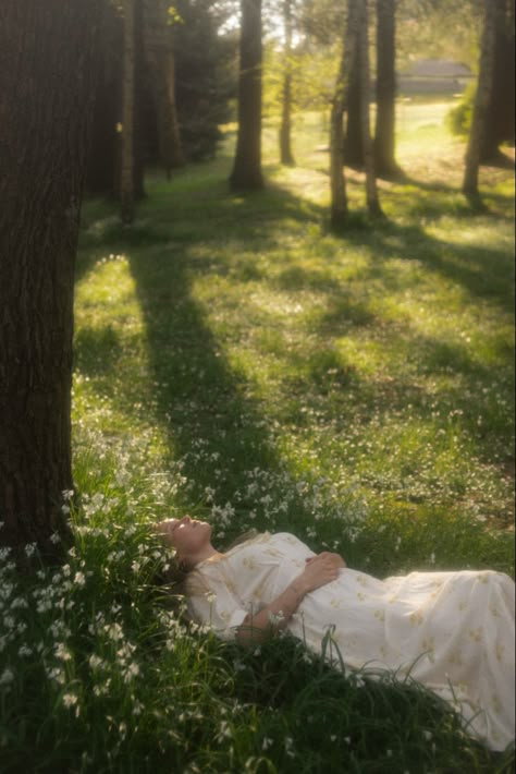 Feeling Of Home Aesthetic, Natural Aesthetics, Dreamy Garden Aesthetic, Fairycore Photography, Ethereal Woods Aesthetic, People In Nature, Dreamy Aesthetic Wallpaper, Pretty Clothes Aesthetic, Dreamy Aesthetic Photoshoot