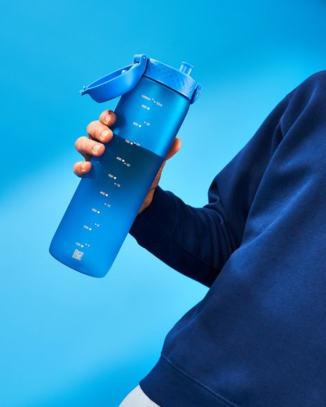 💪 Crush Your Workout Goals with ION8's 1 Litre Blue Recyclon Bottle! 💦 Stay hydrated and smash those reps with ease. Our bottle's handy liquid markers make tracking your intake a breeze—because staying hydrated is key to peak performance. 🏋️‍♂️ Don't just sweat it out, hydrate it out! 💙 #HydrationHero #WorkoutWarrior #ION8BlueRecyclon 1 Litre Water Bottle, 1 Liter Water Bottle, Warrior Workout, Workout Goals, Staying Hydrated, Free Sport, Sweat It Out, Sport Water Bottle, Stay Hydrated