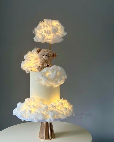 How To Make Clouds On A Cake, Heaven Themed Cake, Figure Cake Designs, Homemade Cake Decoration, Cloud Nine Baby Shower Cake, Cloud Baby Shower Cake, Cloud Theme Cake, Cloud Cake Ideas, Cake With Clouds